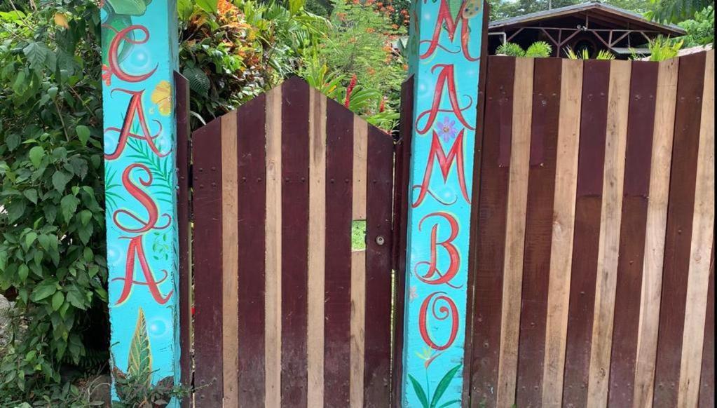 Bed and Breakfast Casa Mambo à Cahuita Extérieur photo