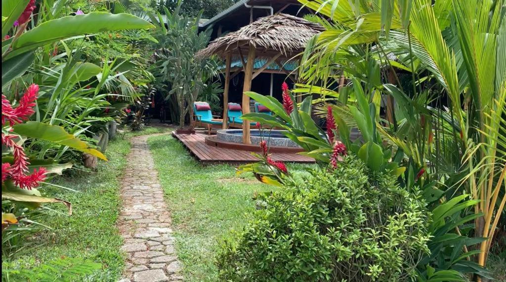 Bed and Breakfast Casa Mambo à Cahuita Extérieur photo